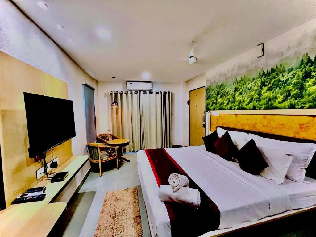 Photo of the whole room, Bed in Hotel Lake View Airport zone