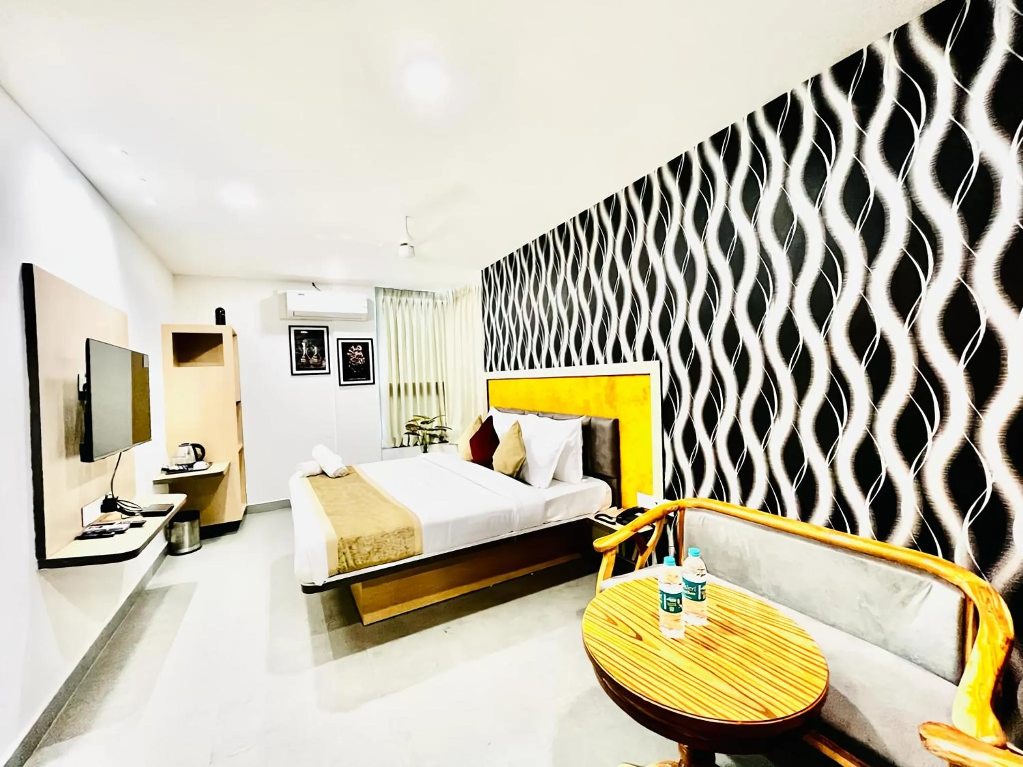 Bedroom, Bed in Hotel Lake View Airport zone