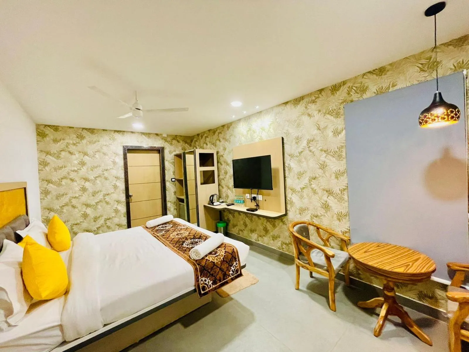 Bed in Hotel Lake View Airport zone