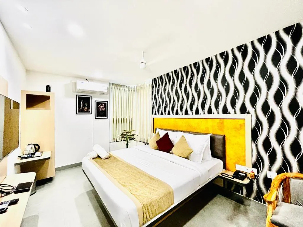 Bed in Hotel Lake View Airport zone