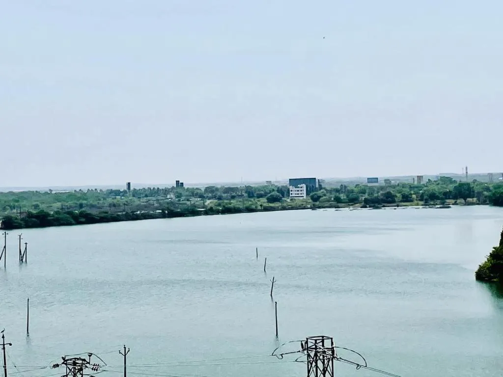 Property building in Hotel Lake View Airport zone