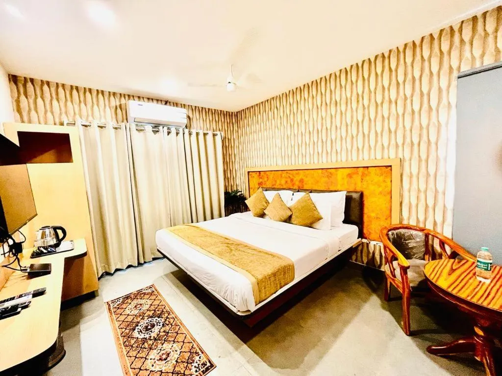 Bed in Hotel Lake View Airport zone