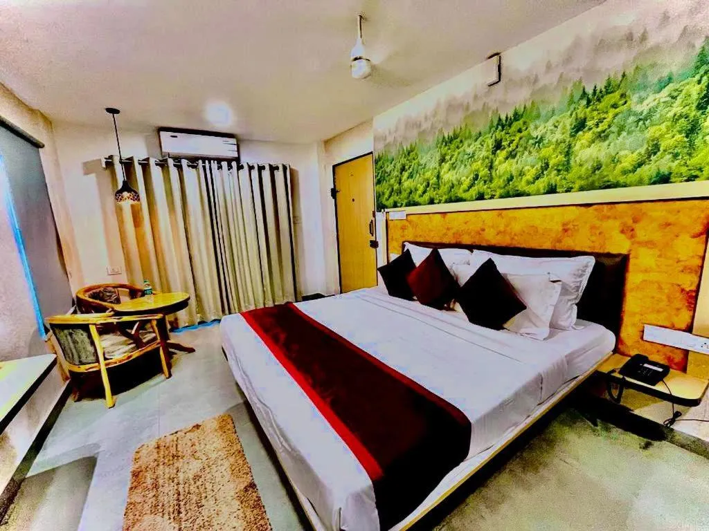 Photo of the whole room, Bed in Hotel Lake View Airport zone