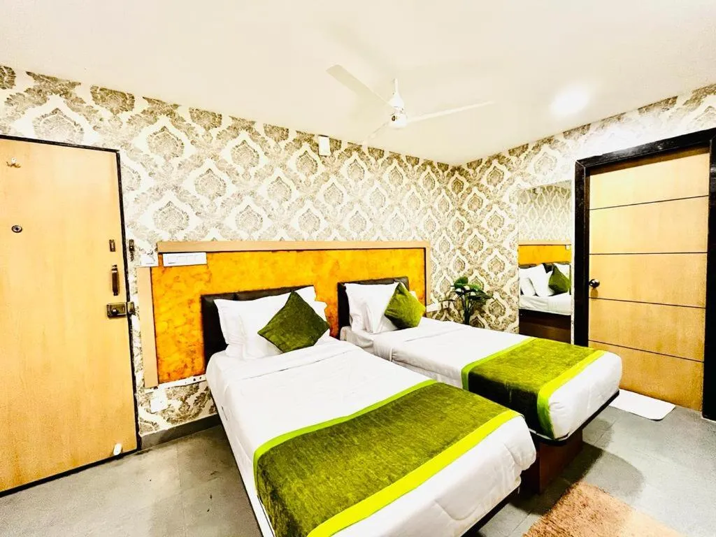 Bed in Hotel Lake View Airport zone