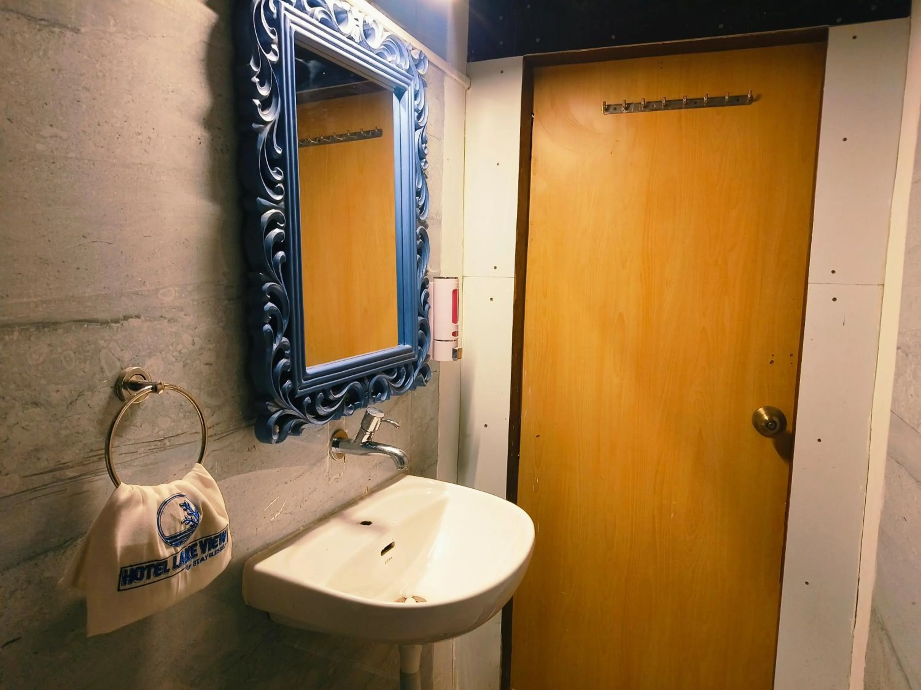 Bathroom in Hotel Lake View Airport zone