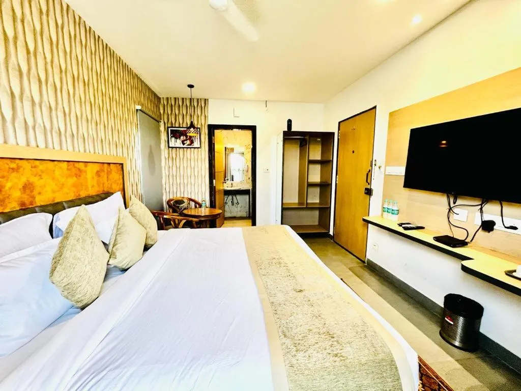 Bed in Hotel Lake View Airport zone