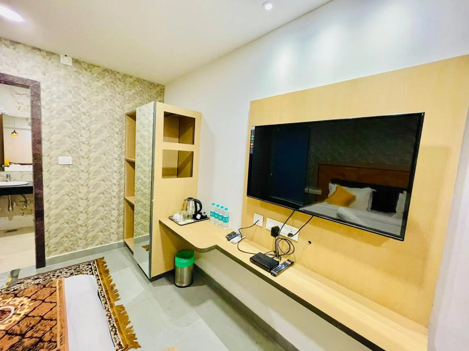 Bed in Hotel Lake View Airport zone