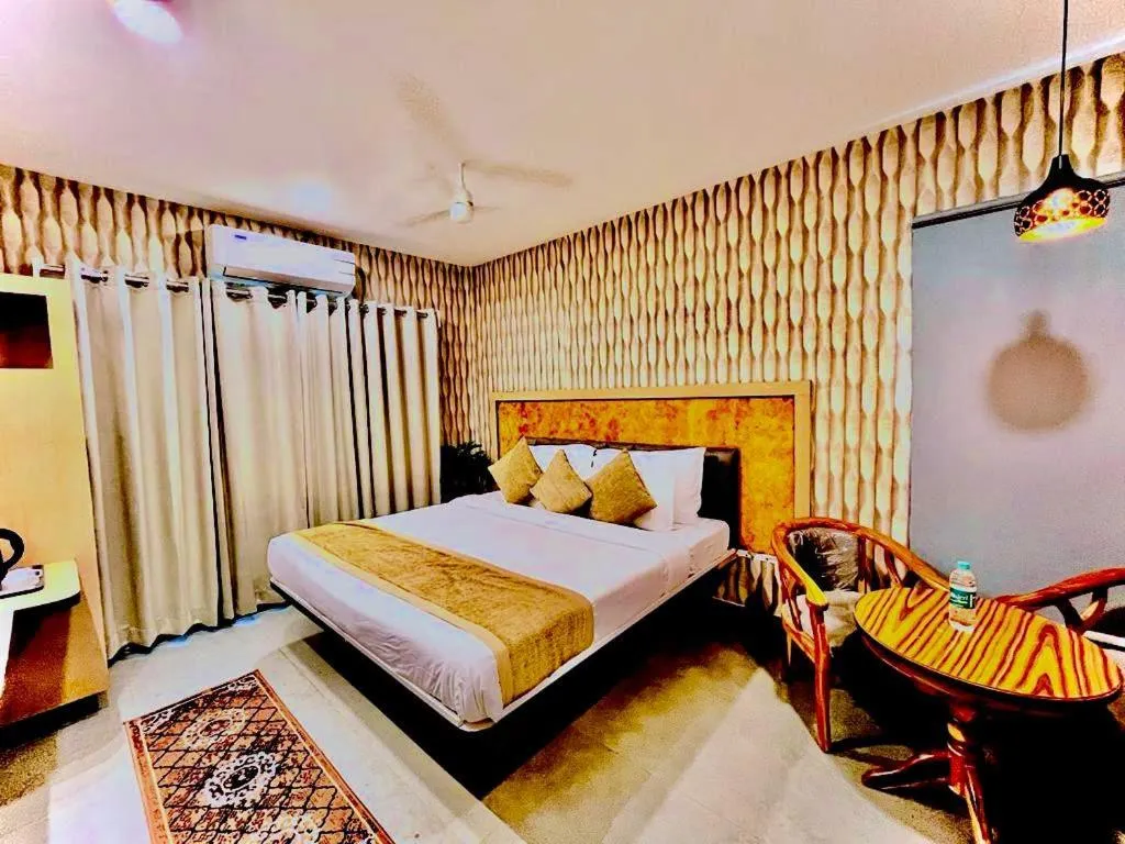 Bed in Hotel Lake View Airport zone