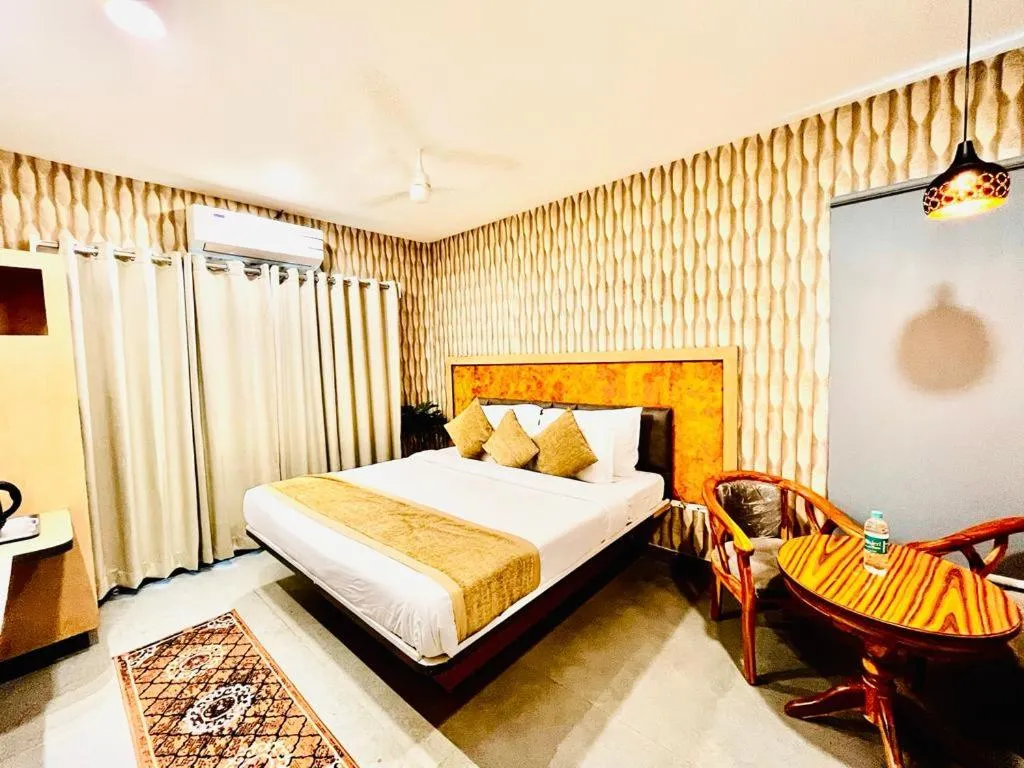 Bed in Hotel Lake View Airport zone