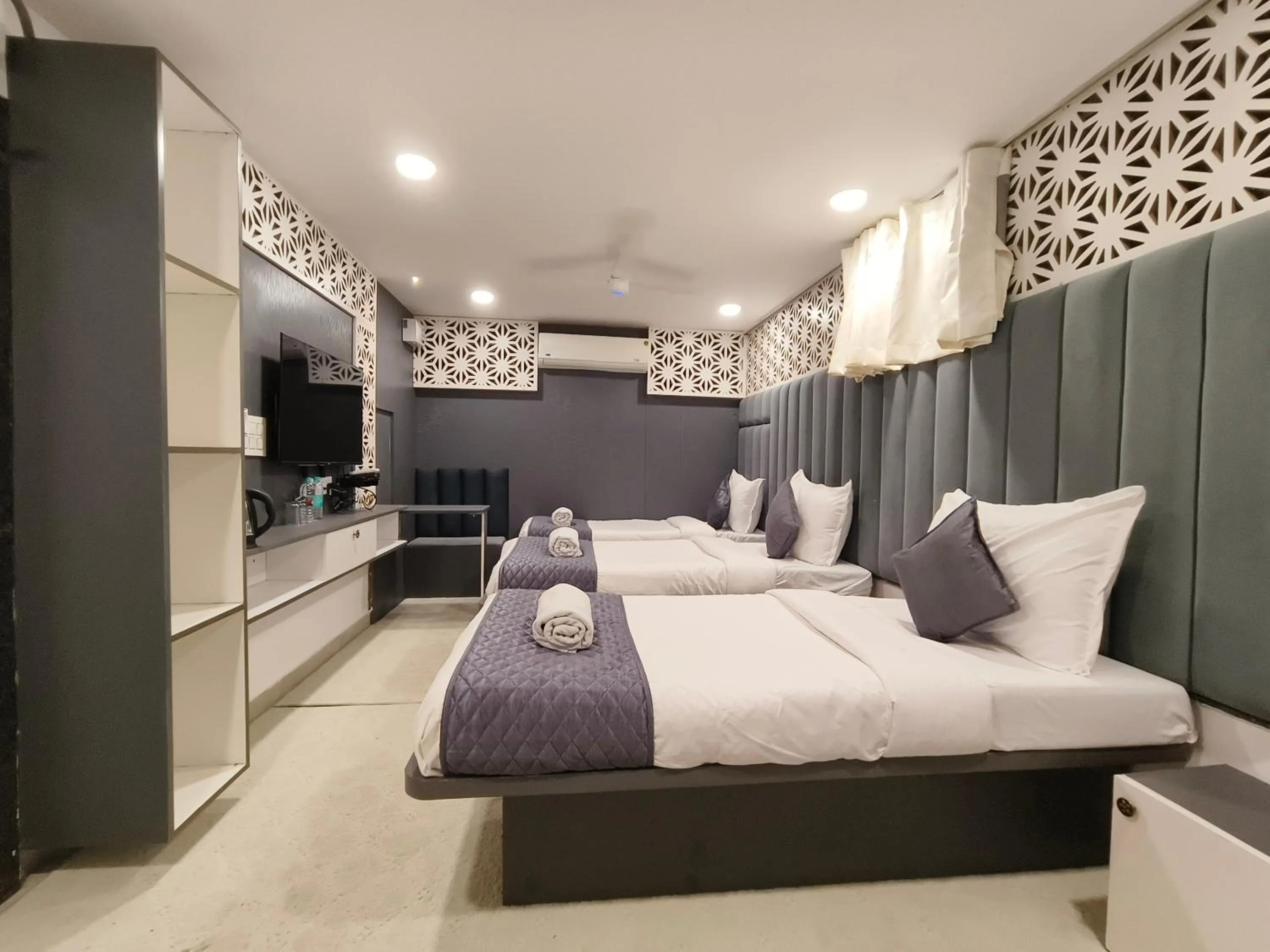 Bedroom, Bed in Hotel Lake View Airport zone