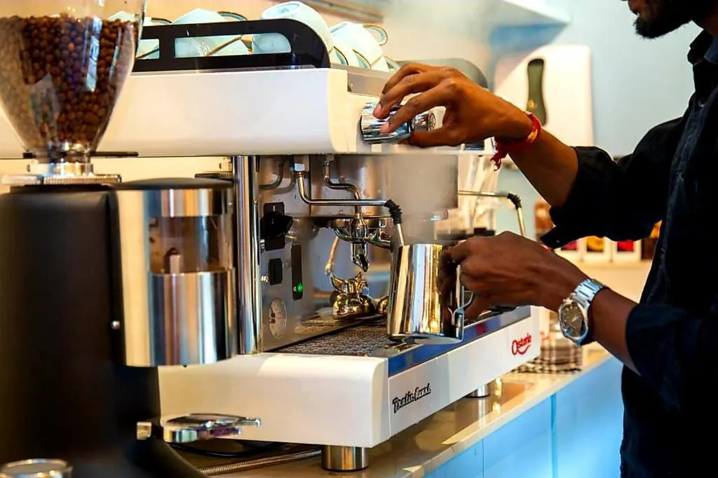 Property building in Hotel Lake View Airport zone