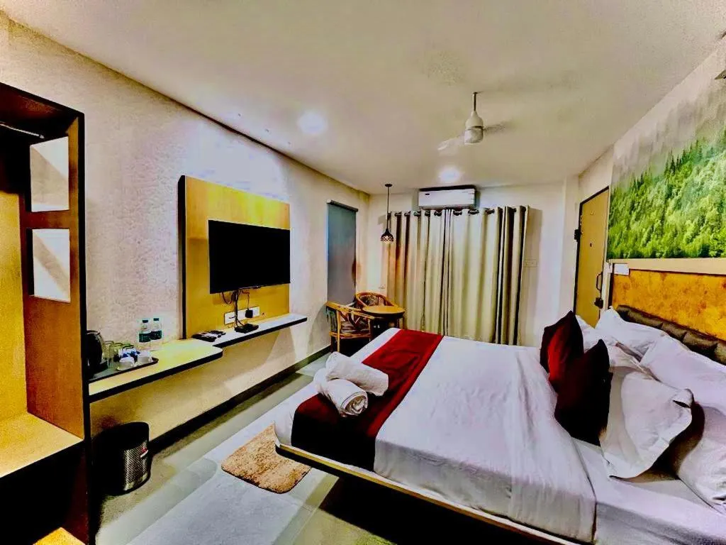 Photo of the whole room, Bed in Hotel Lake View Airport zone