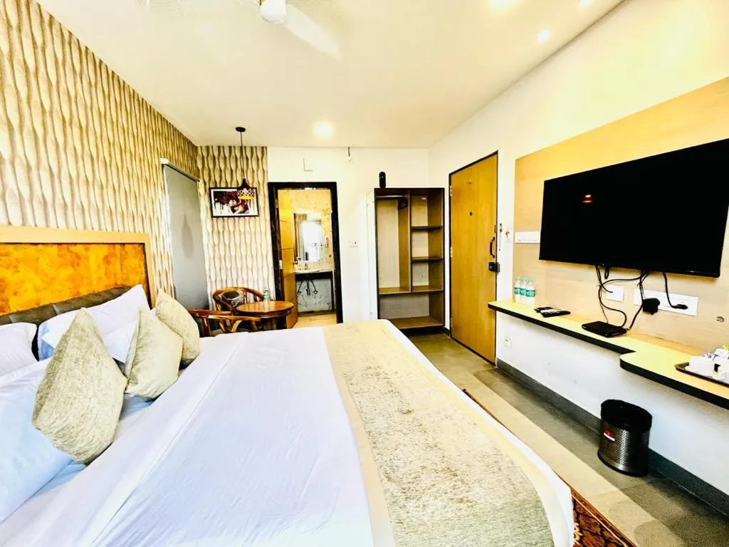 Bed in Hotel Lake View Airport zone