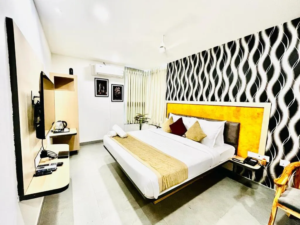 Bed in Hotel Lake View Airport zone