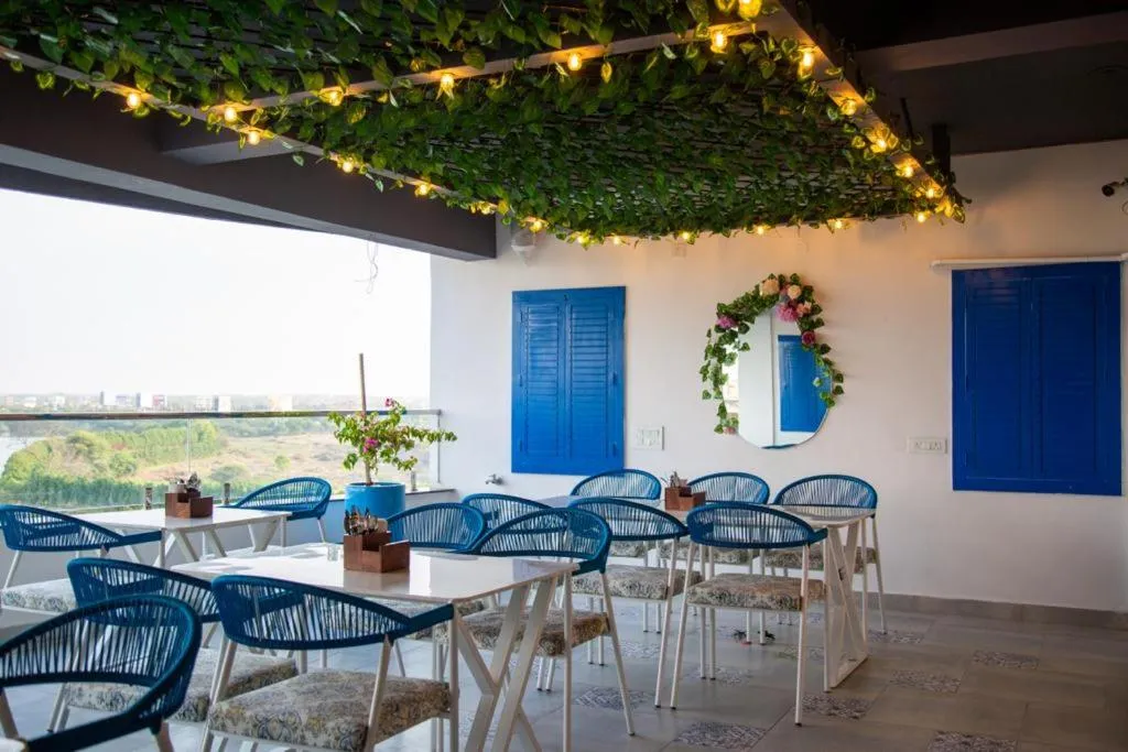 Property building in Hotel Lake View Airport zone