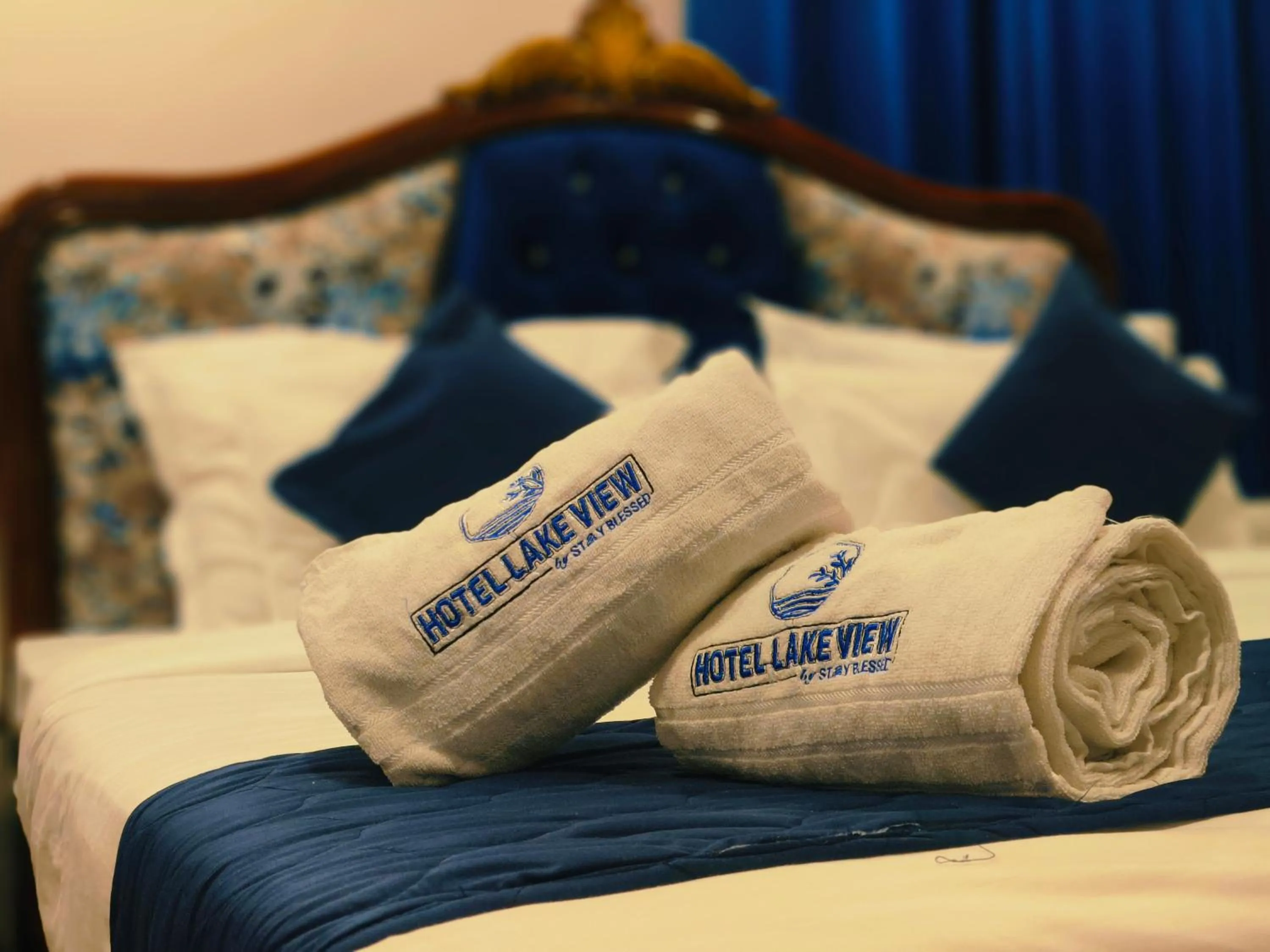 room service, Bed in Hotel Lake View Airport zone