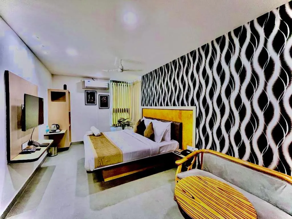 Bed in Hotel Lake View Airport zone