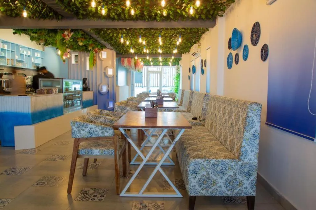 Property building in Hotel Lake View Airport zone