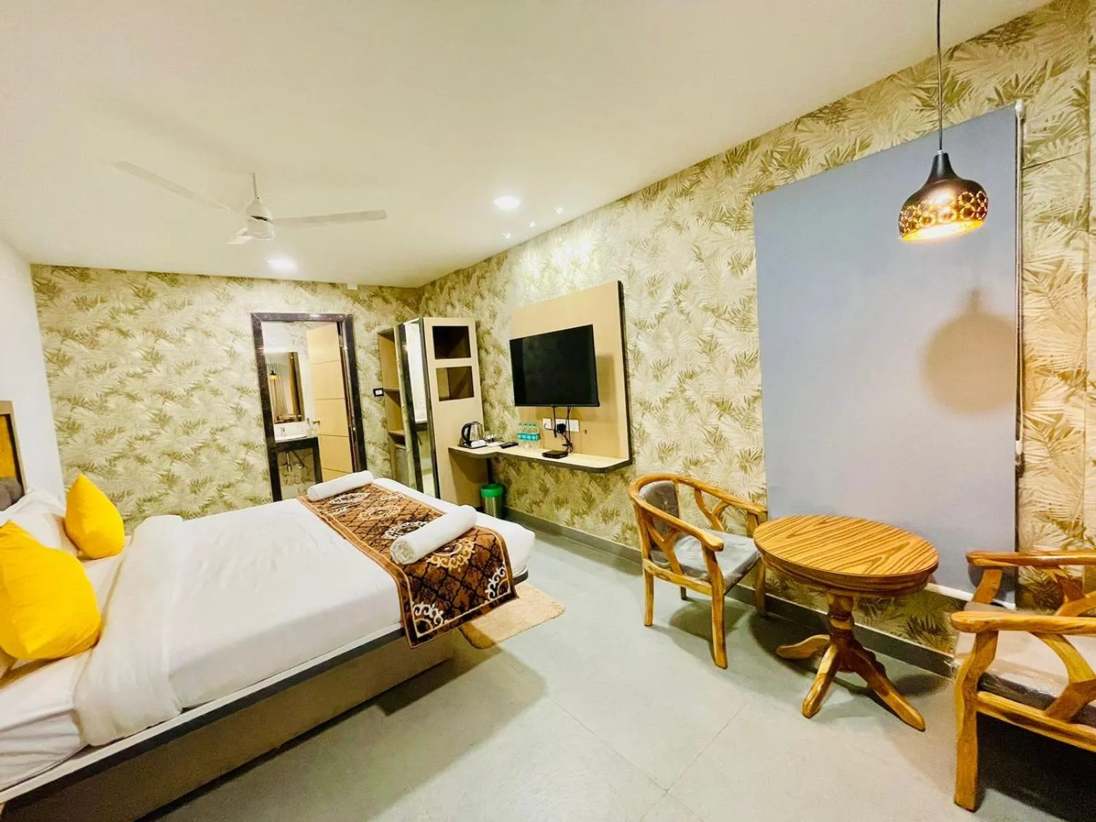 Bed in Hotel Lake View Airport zone