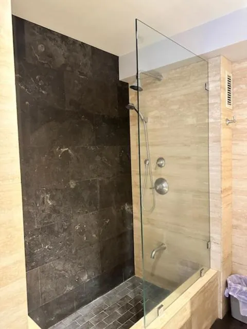 Shower in Marine Surf Waikiki