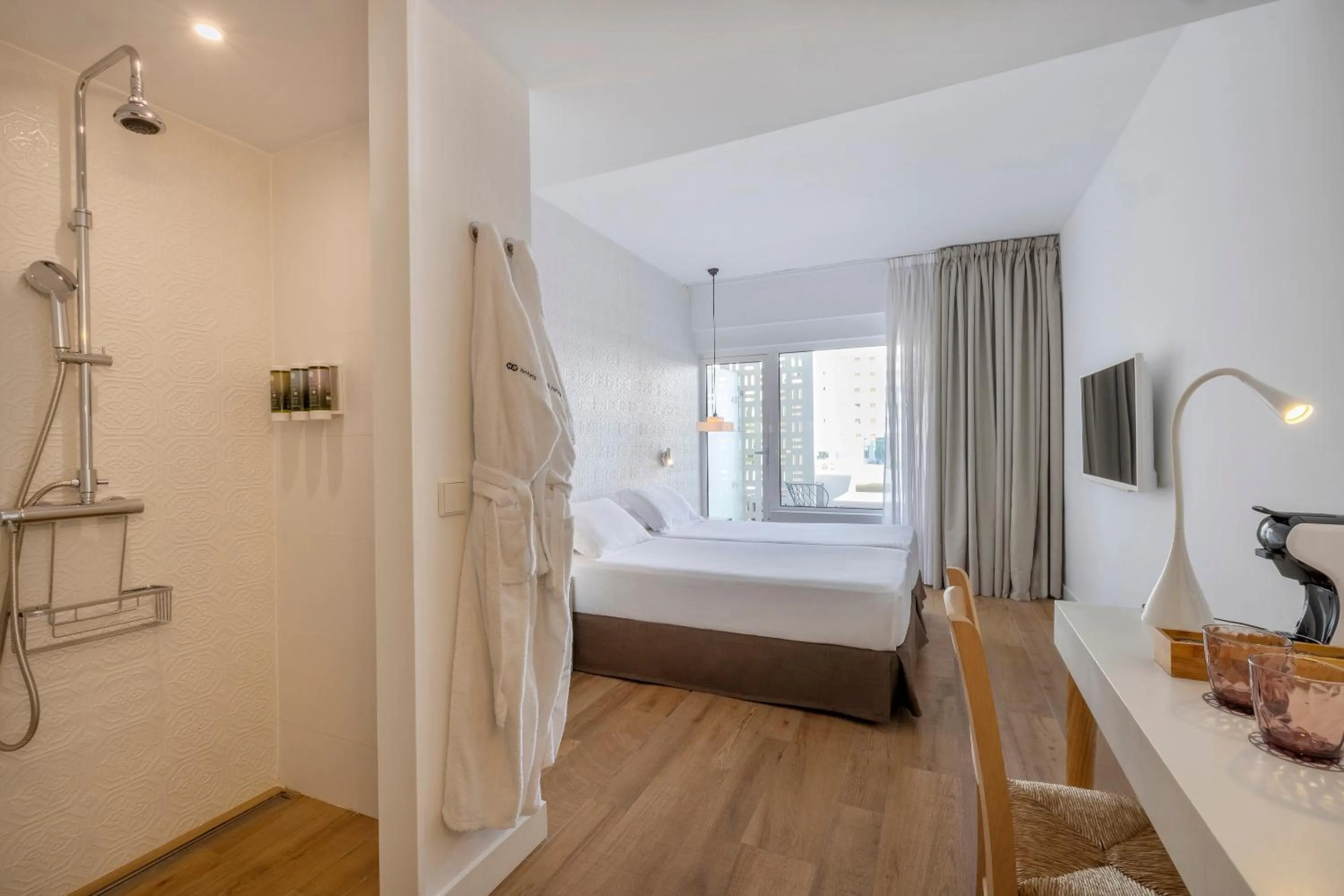 Bedroom, Bed in HM Balanguera Beach - Adults Only