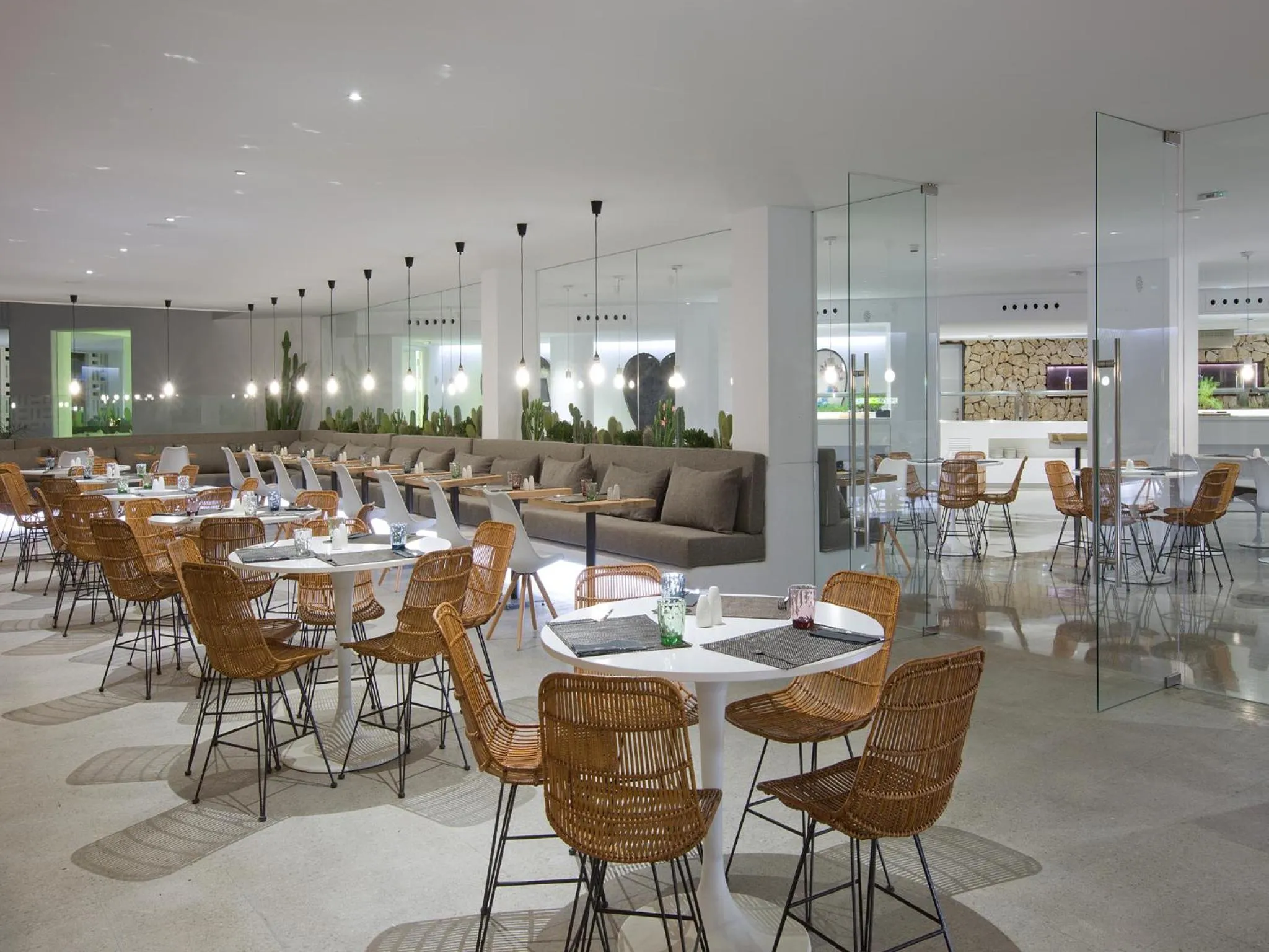 Restaurant/places to eat in HM Balanguera Beach - Adults Only