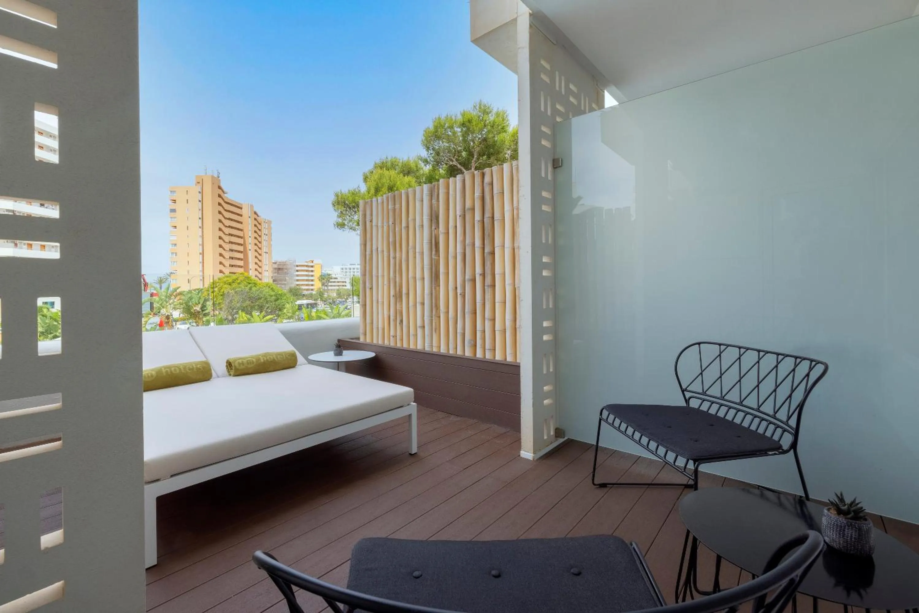 Balcony/Terrace, Bed in HM Balanguera Beach - Adults Only