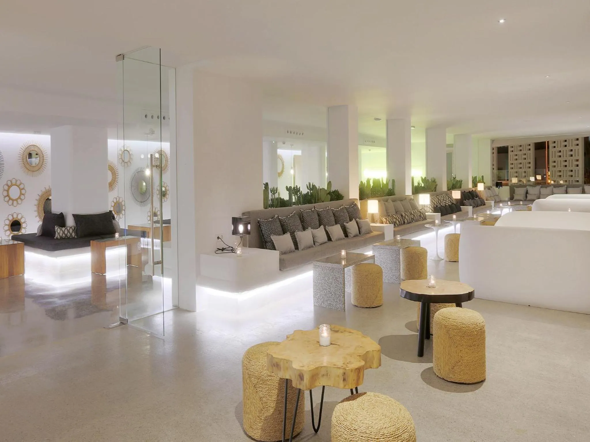 Lounge or bar in HM Balanguera Beach - Adults Only