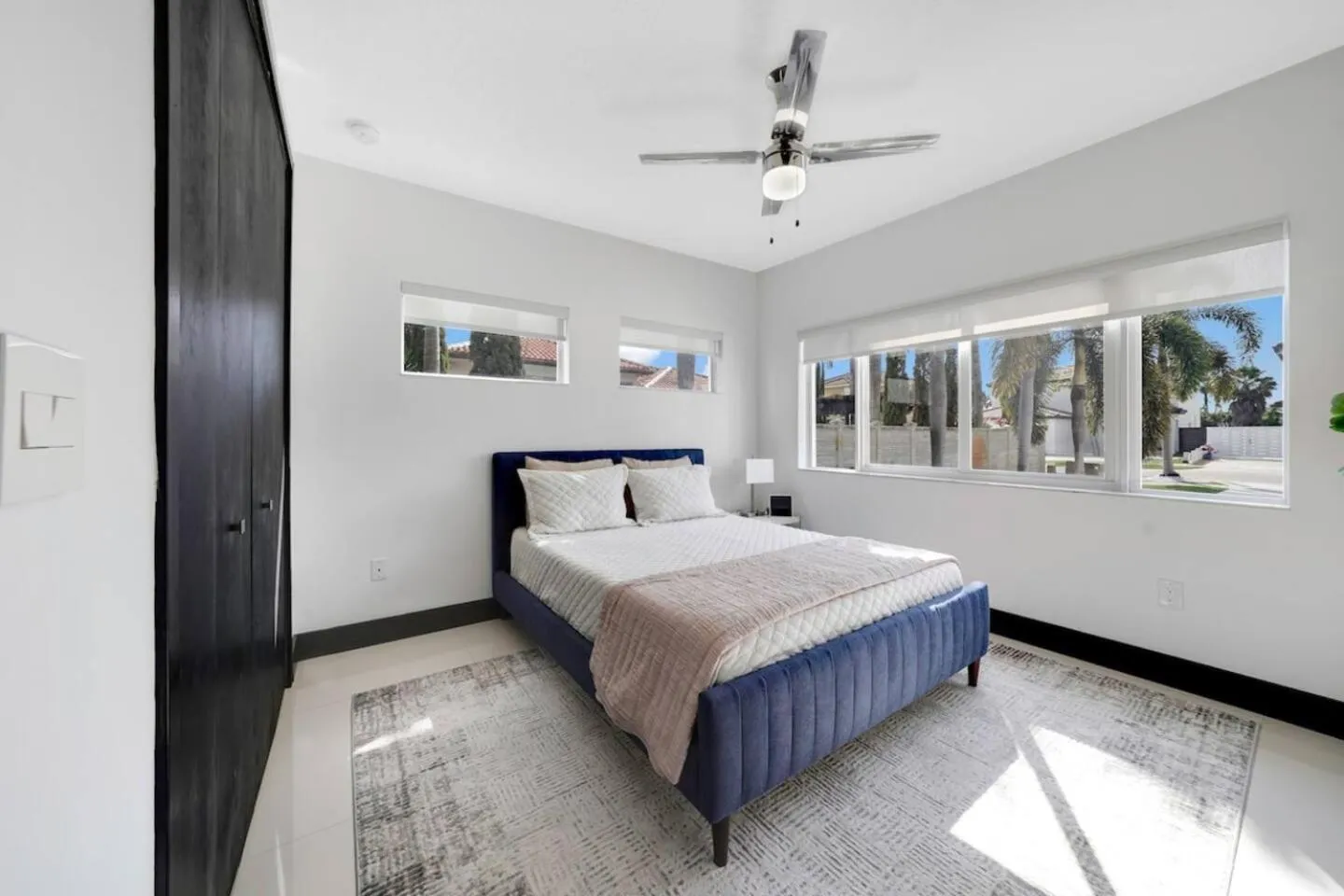 Bed in Luxury home w pool by PMI