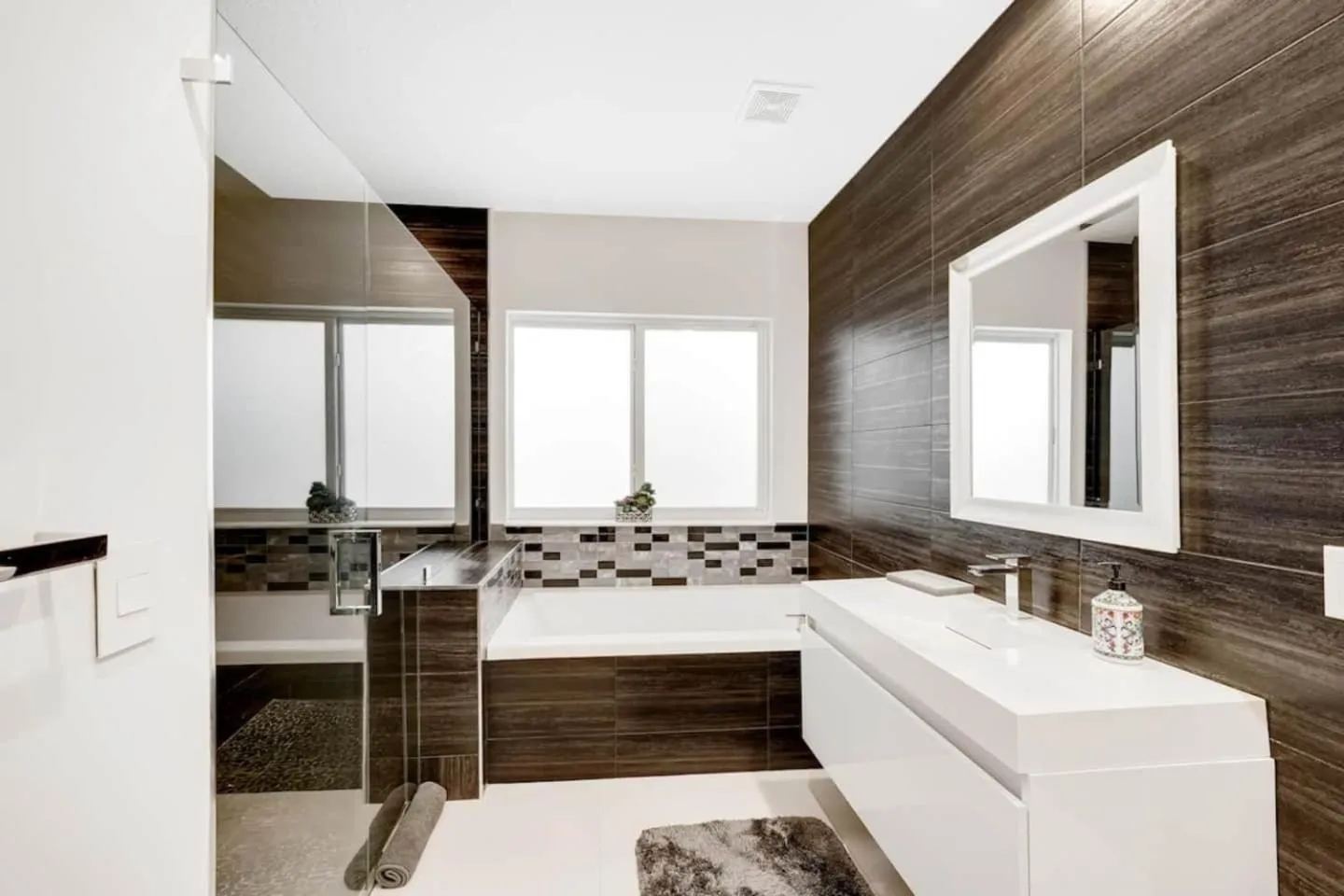 Luxury home w pool by PMI