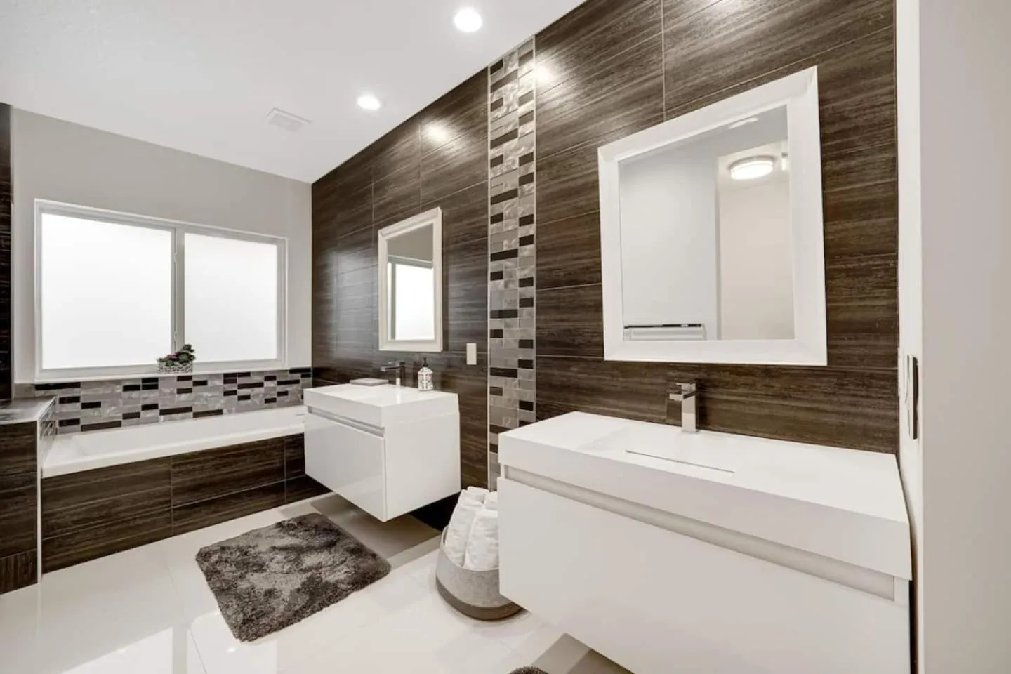 Luxury home w pool by PMI