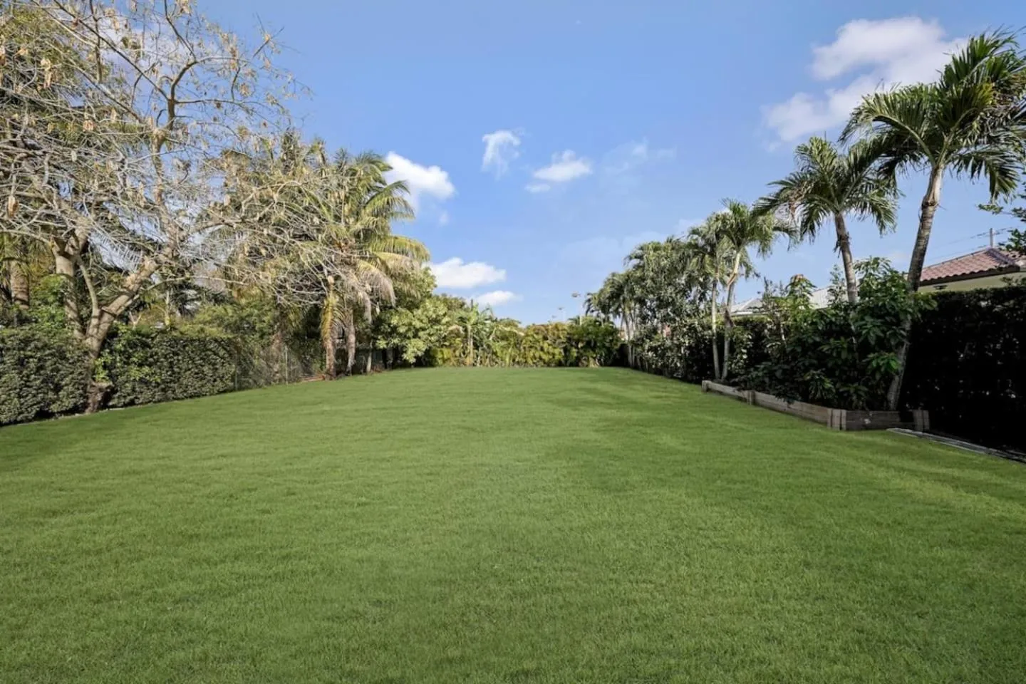 Luxury home w pool by PMI