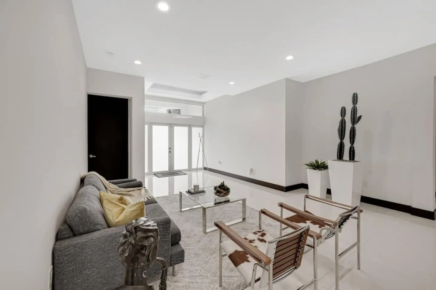 Luxury home w pool by PMI