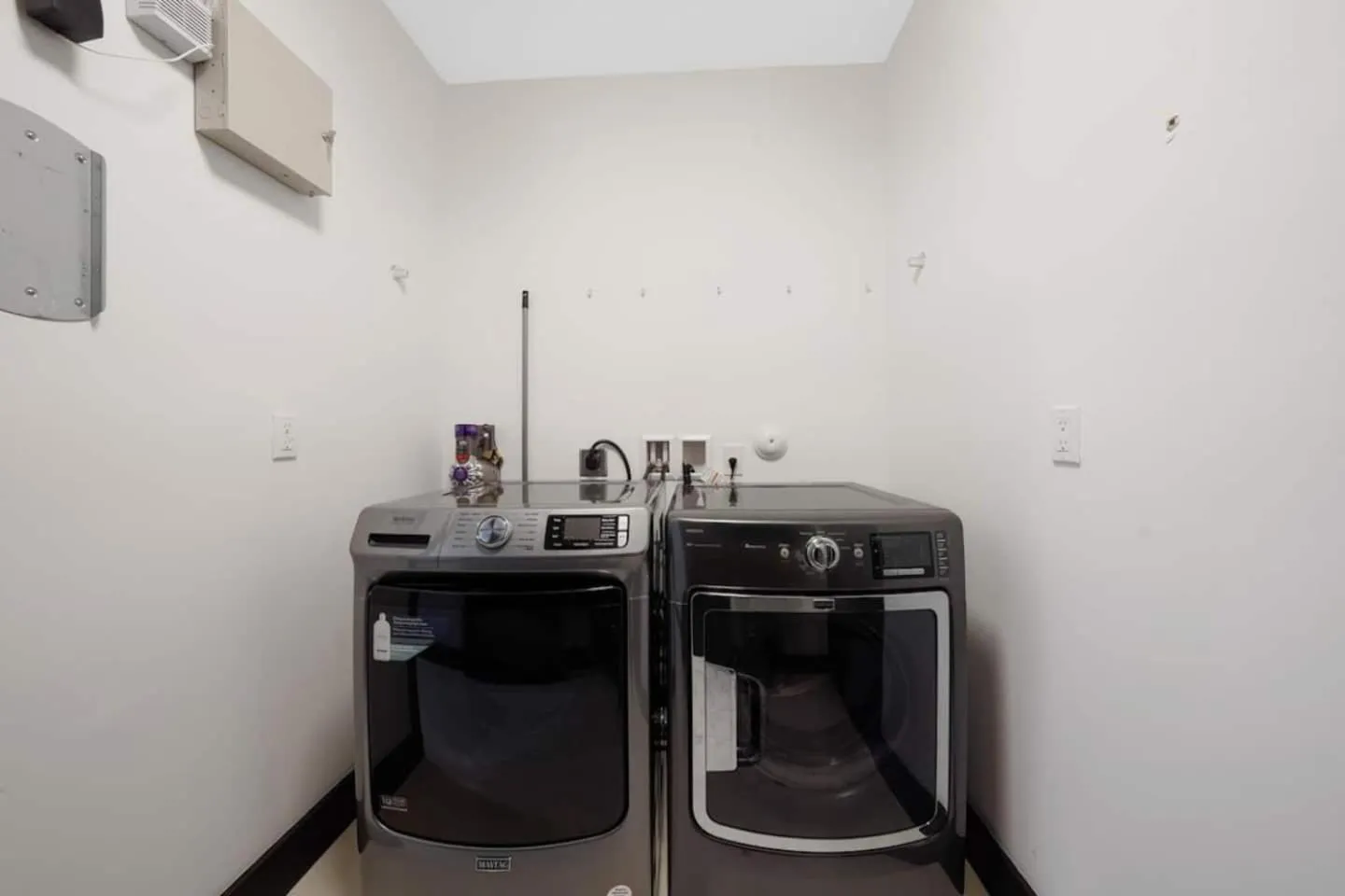 Luxury home w pool by PMI