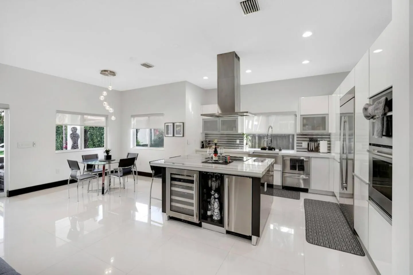 Luxury home w pool by PMI