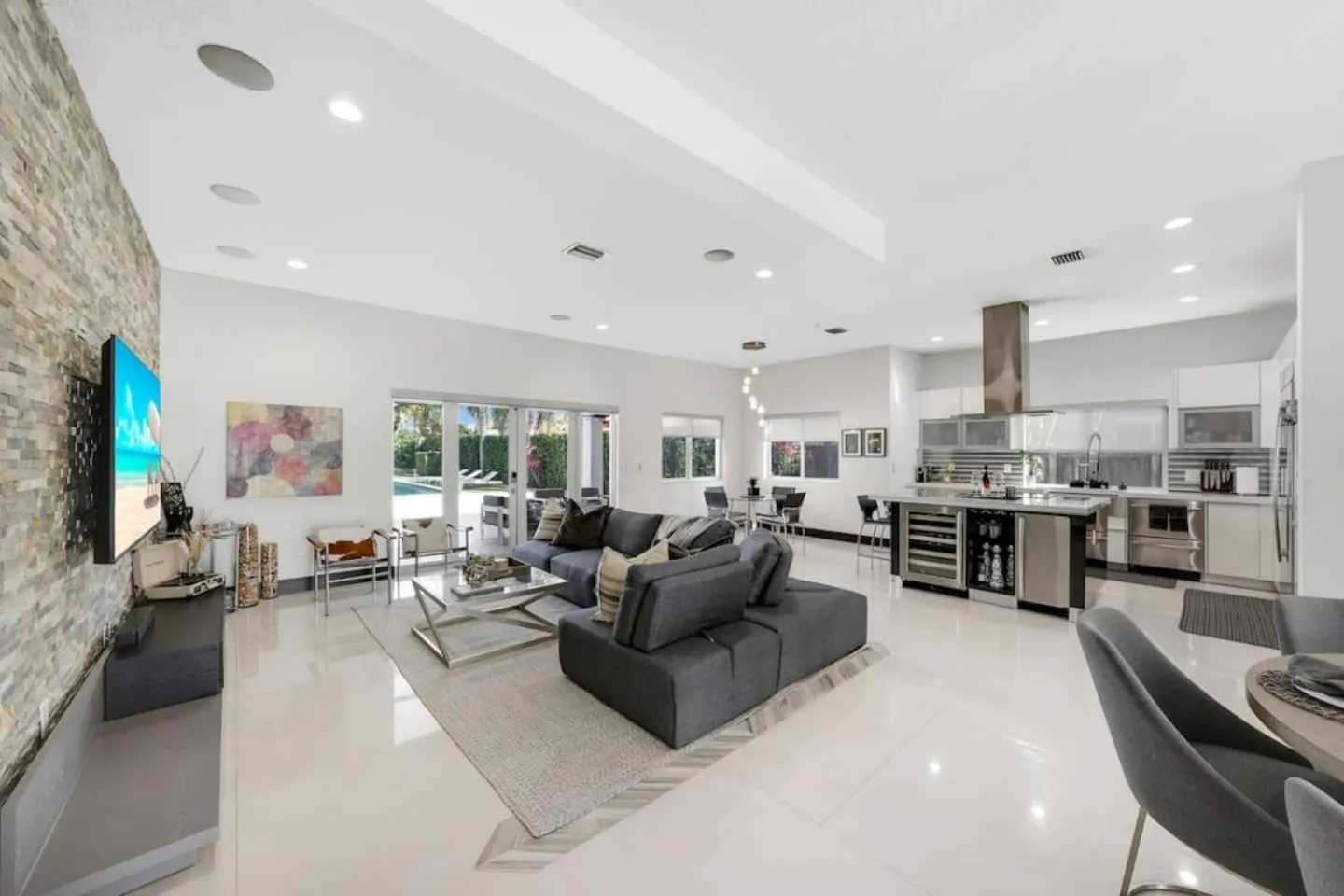 Luxury home w pool by PMI