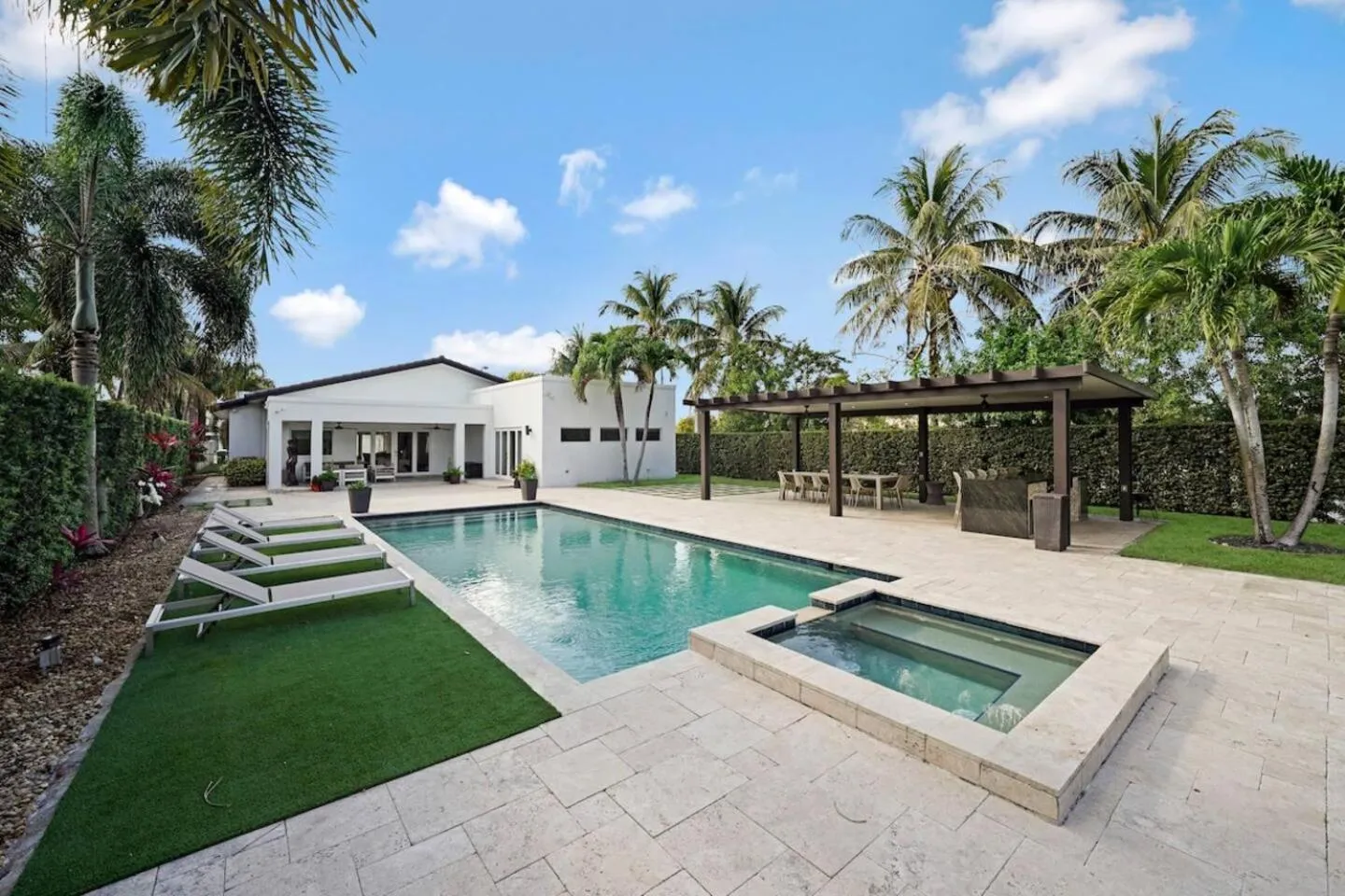 Luxury home w pool by PMI