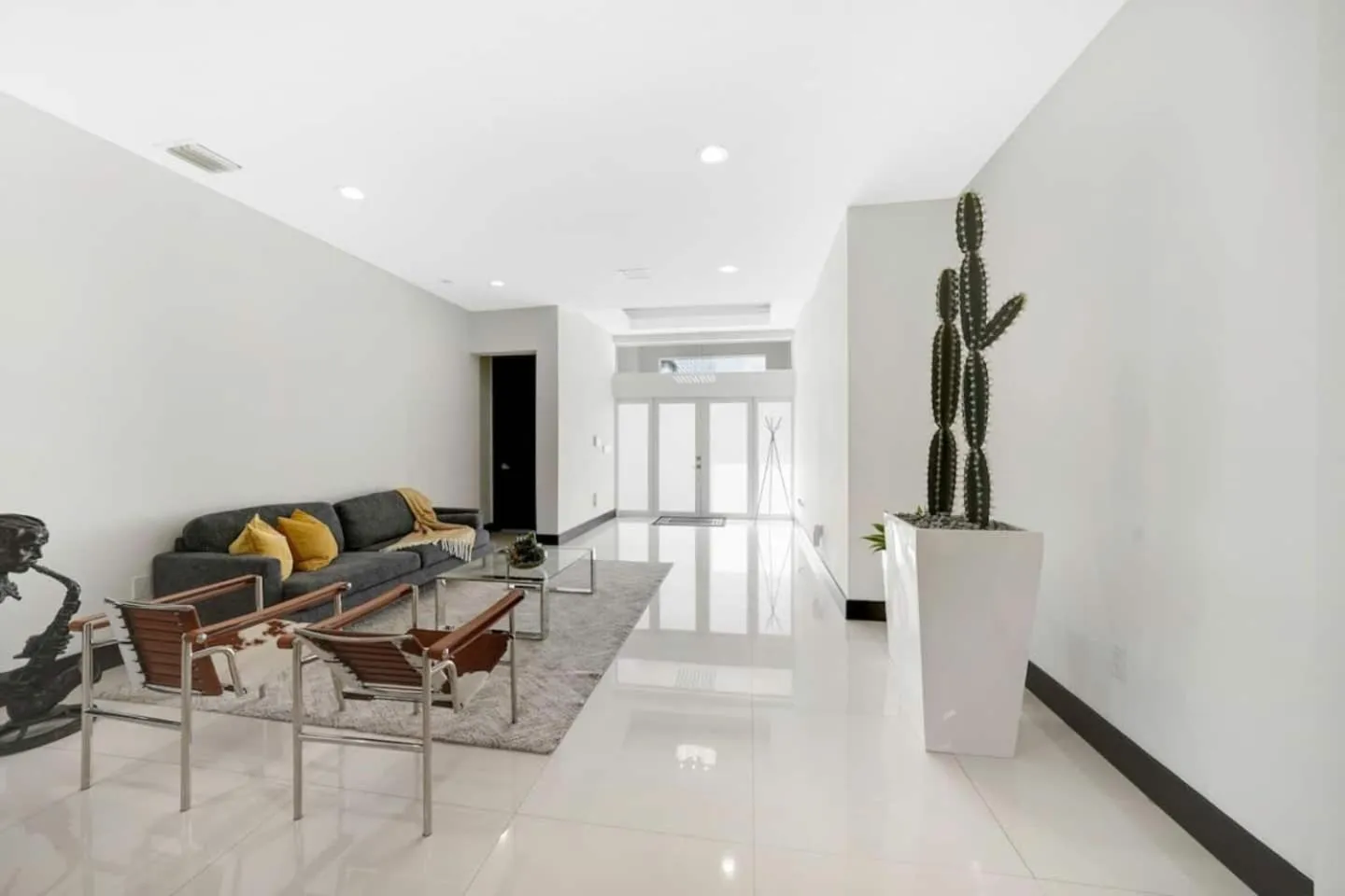 Luxury home w pool by PMI