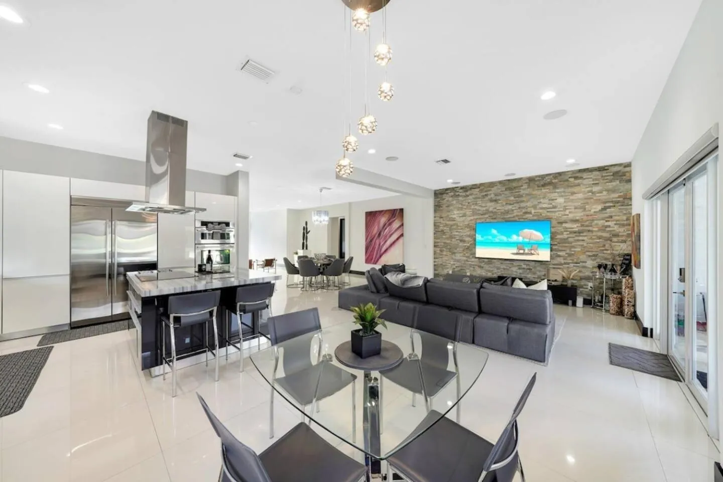 Luxury home w pool by PMI