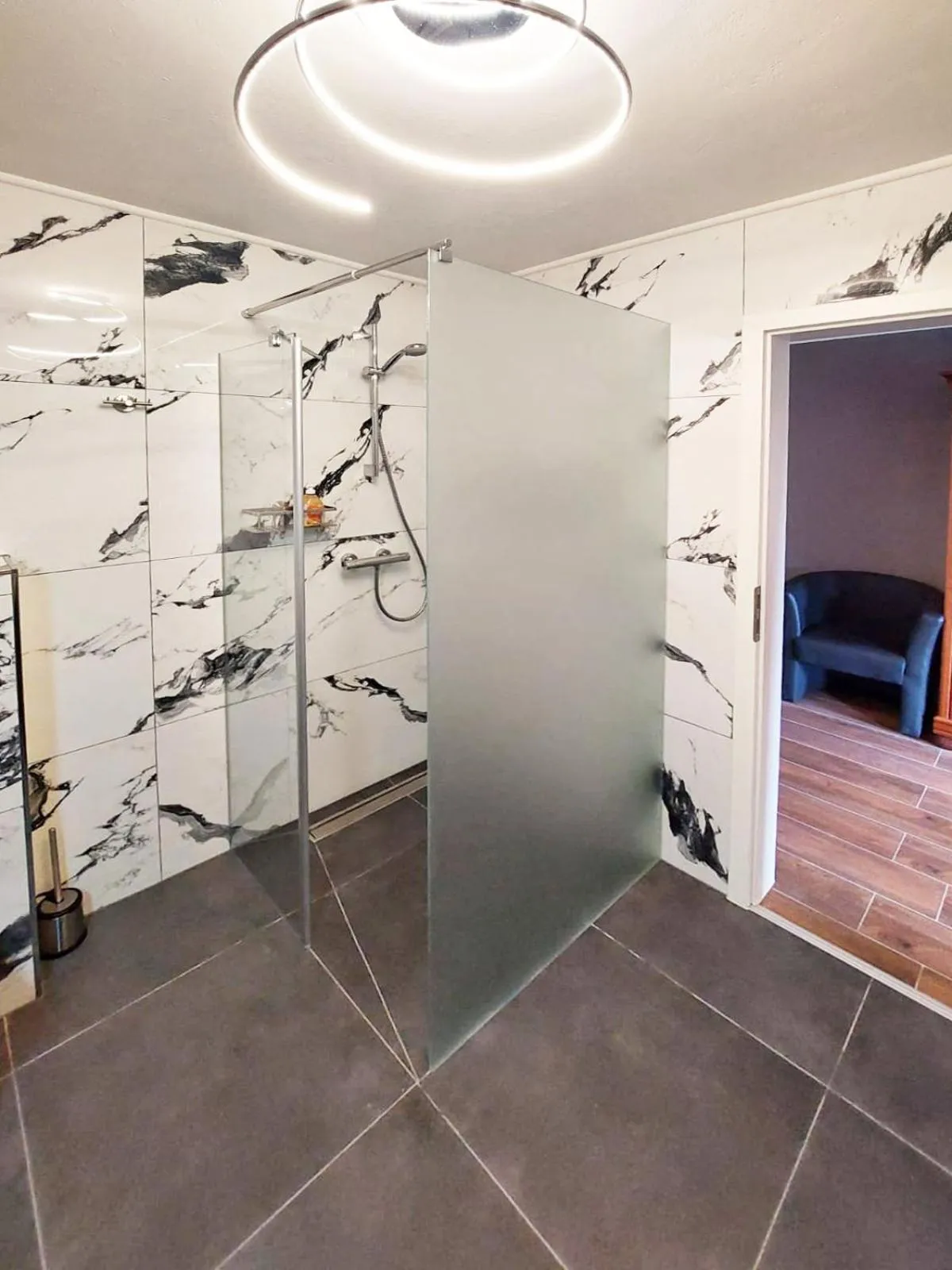 Shower in Gästehotel Lucendi Premium Lounge