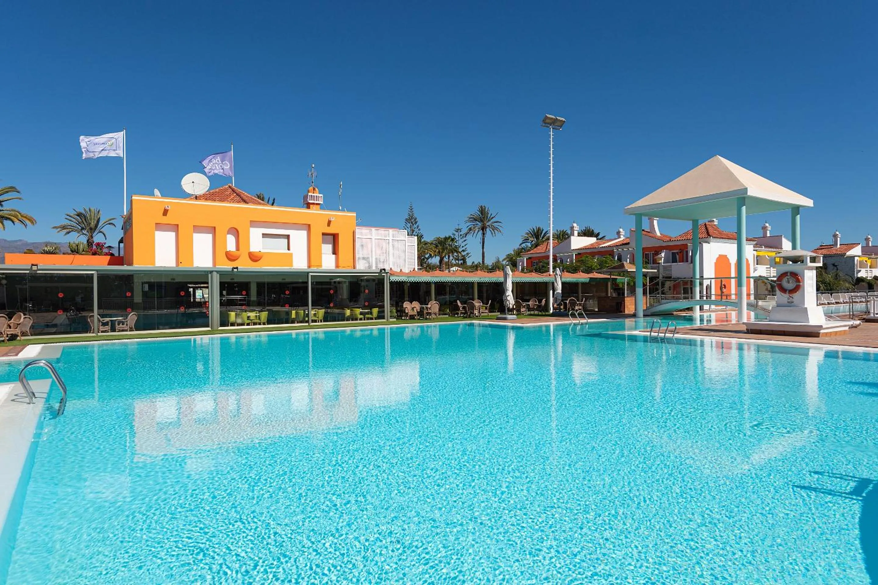 Swimming pool in Bungalows Cordial Green Golf