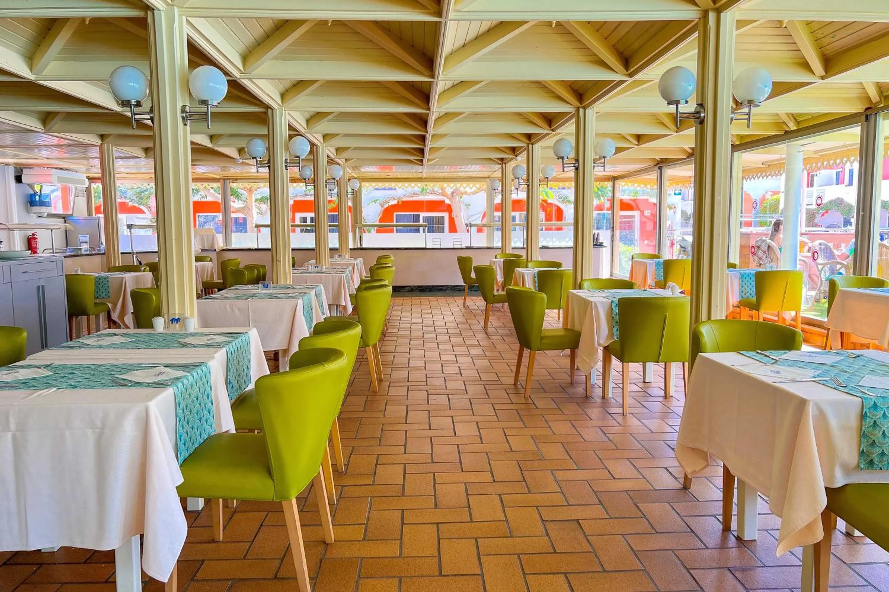 Restaurant/places to eat in Bungalows Cordial Green Golf