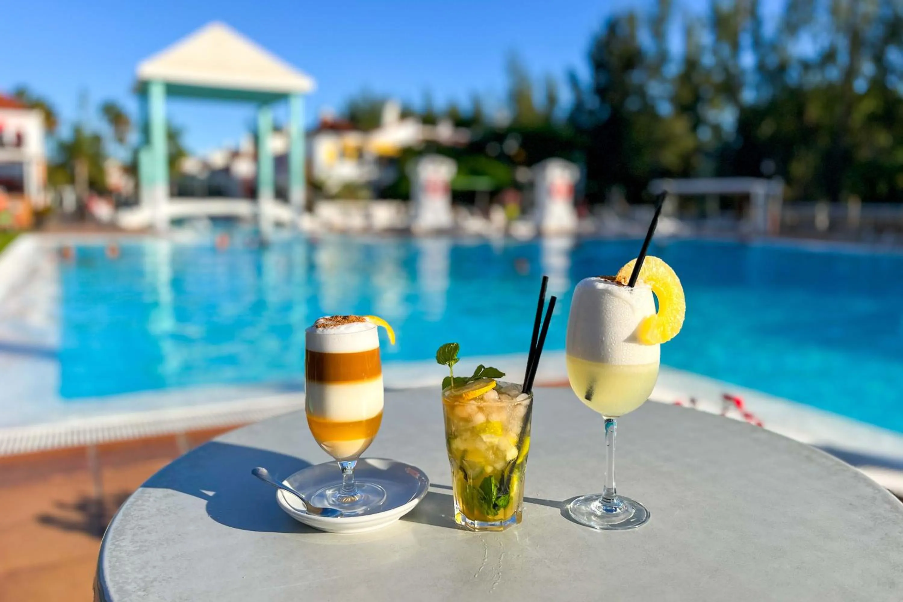 Food and drinks in Bungalows Cordial Green Golf