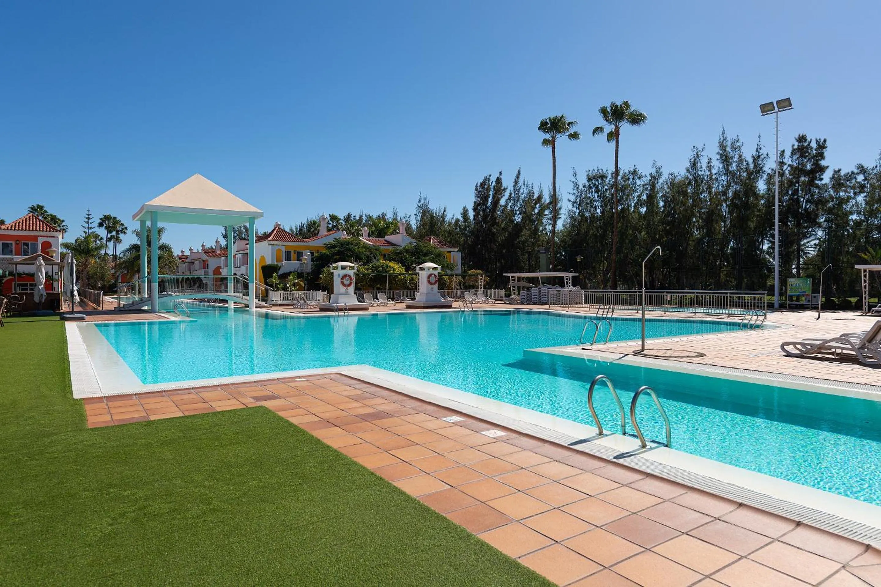 Swimming pool in Bungalows Cordial Green Golf