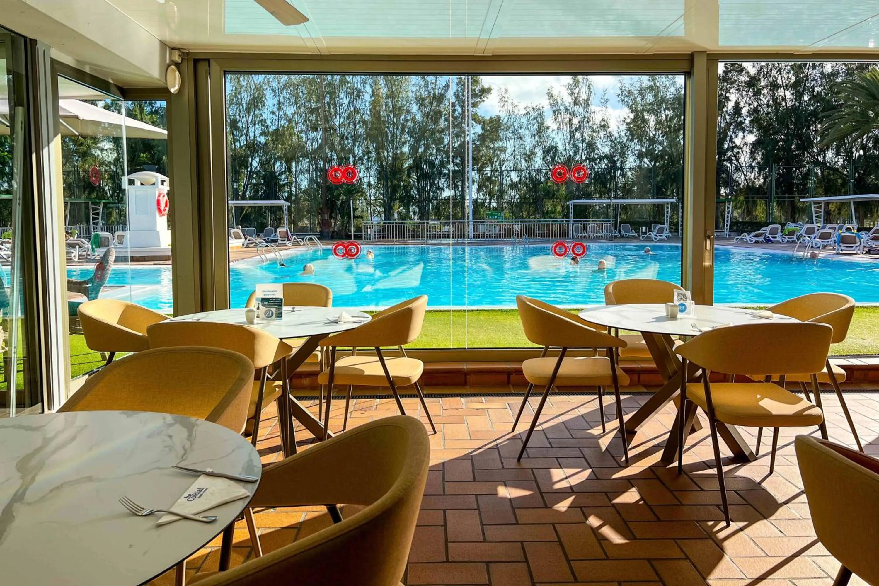 Restaurant/places to eat in Bungalows Cordial Green Golf