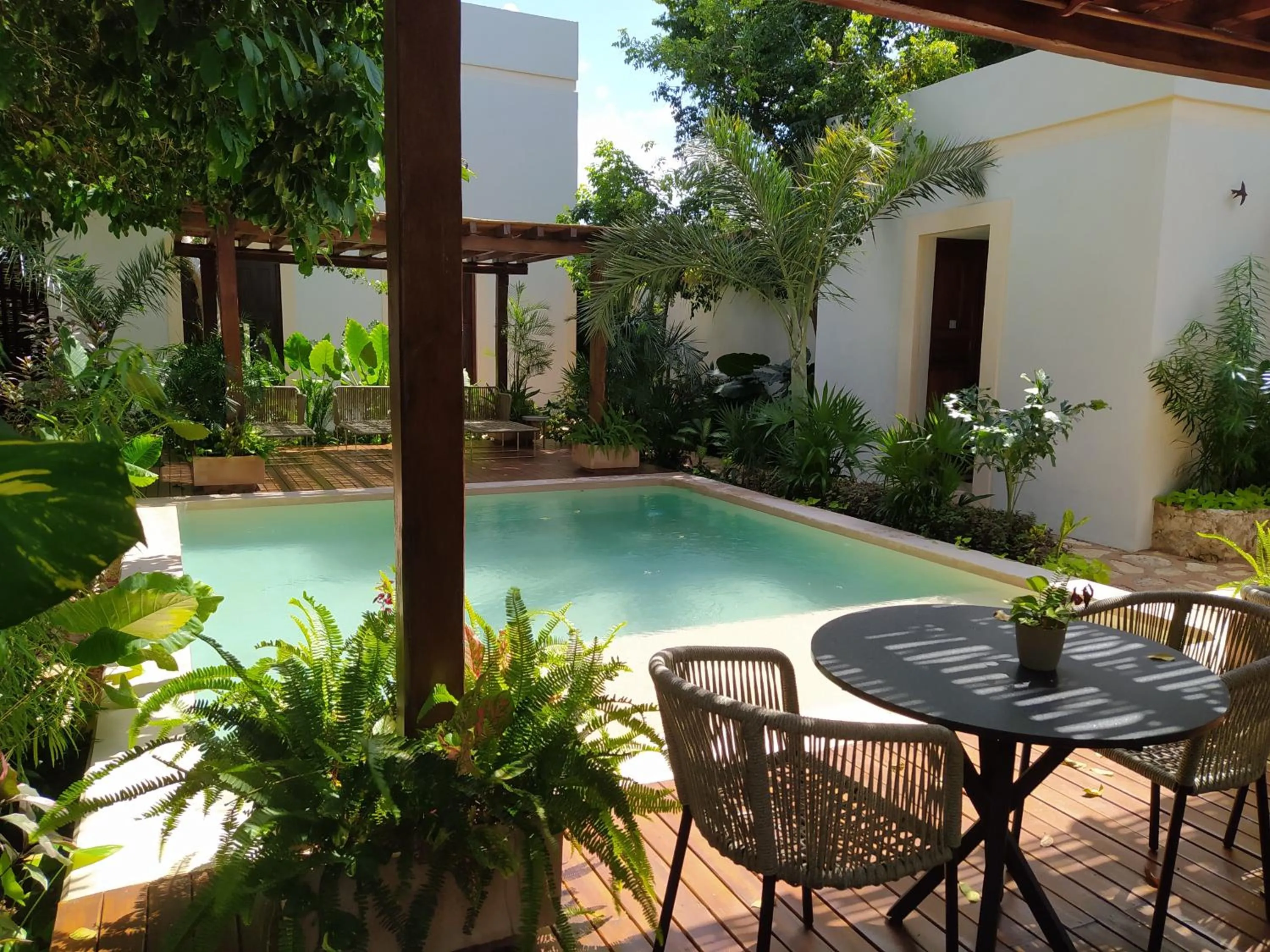 Swimming pool in Hotel Sutuk