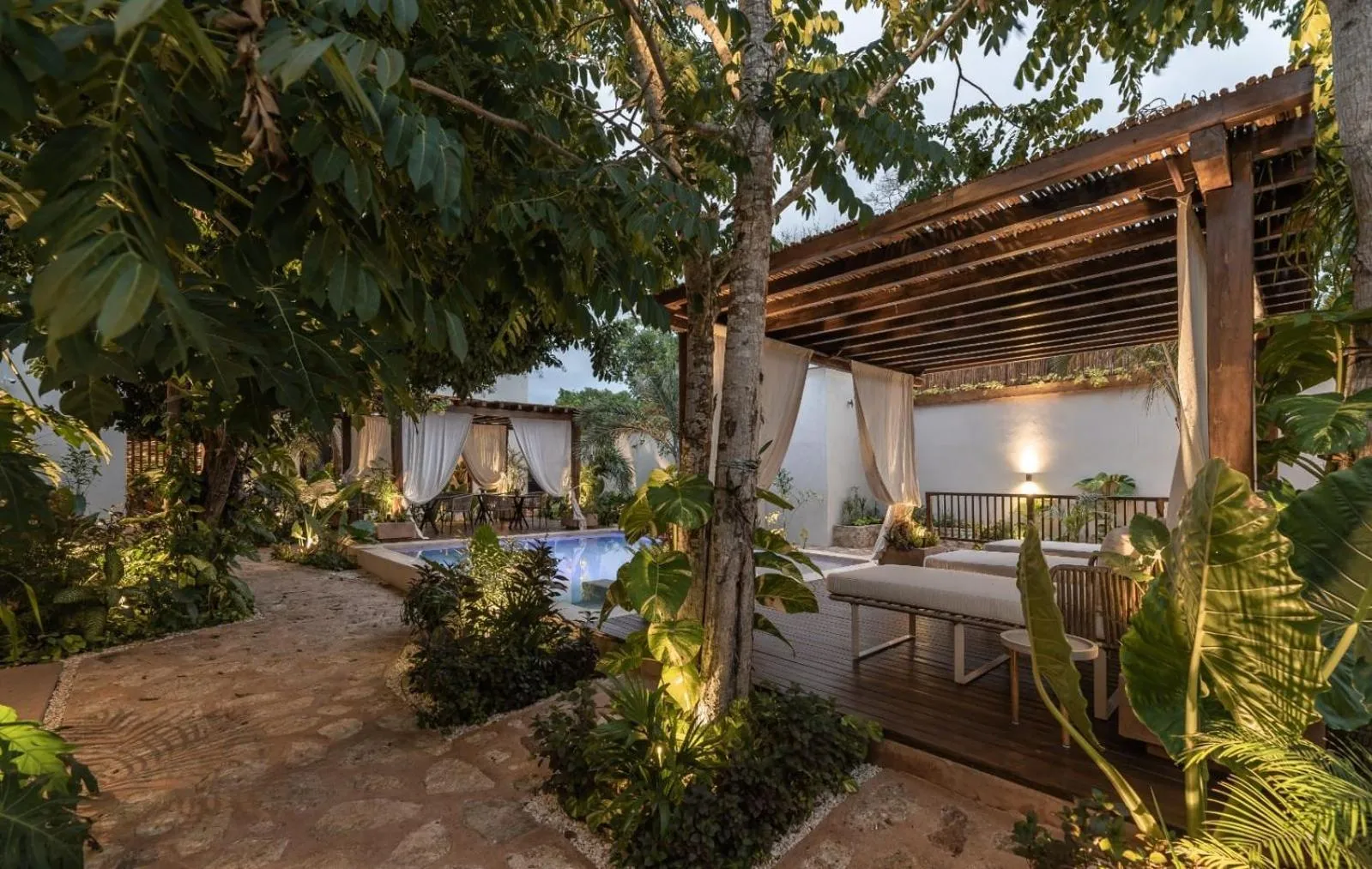 Swimming pool in Hotel Sutuk