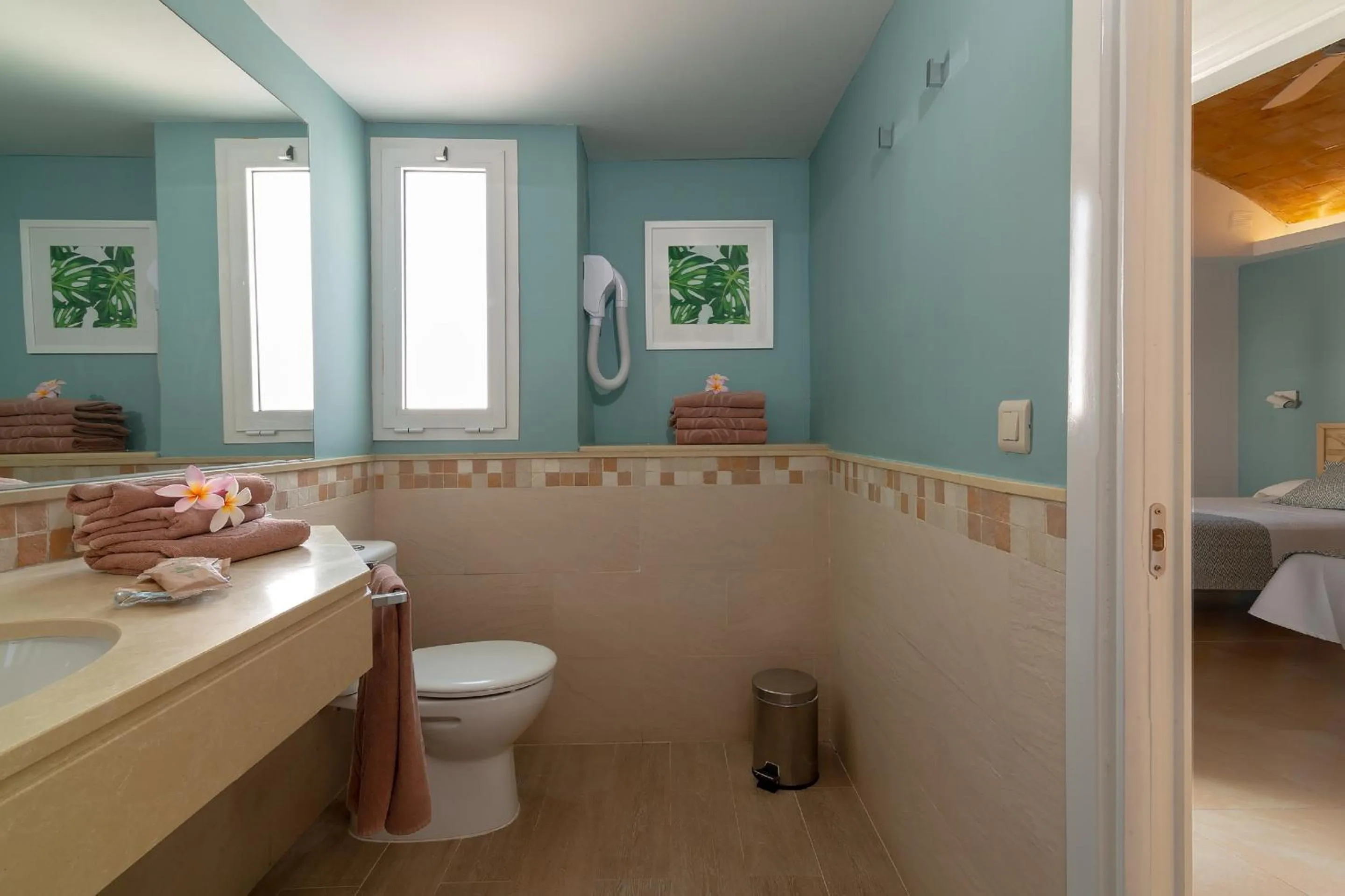 Toilet in Bungalows Cordial Biarritz