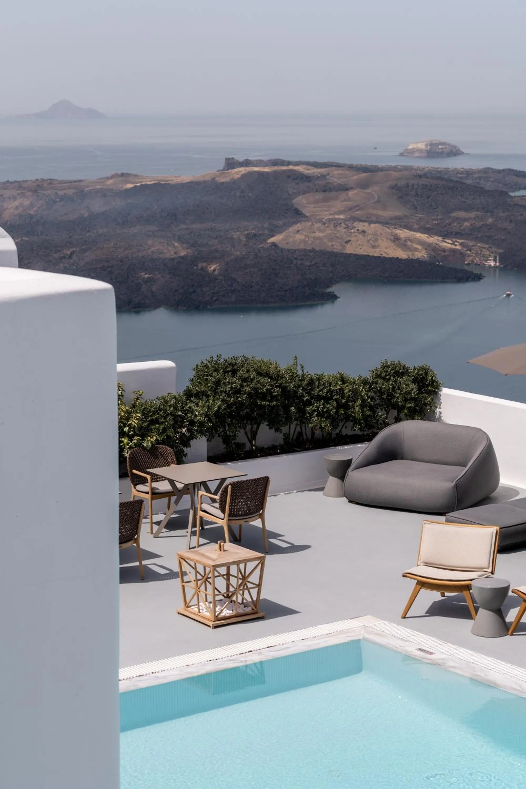 Swimming pool in Belvedere Suites