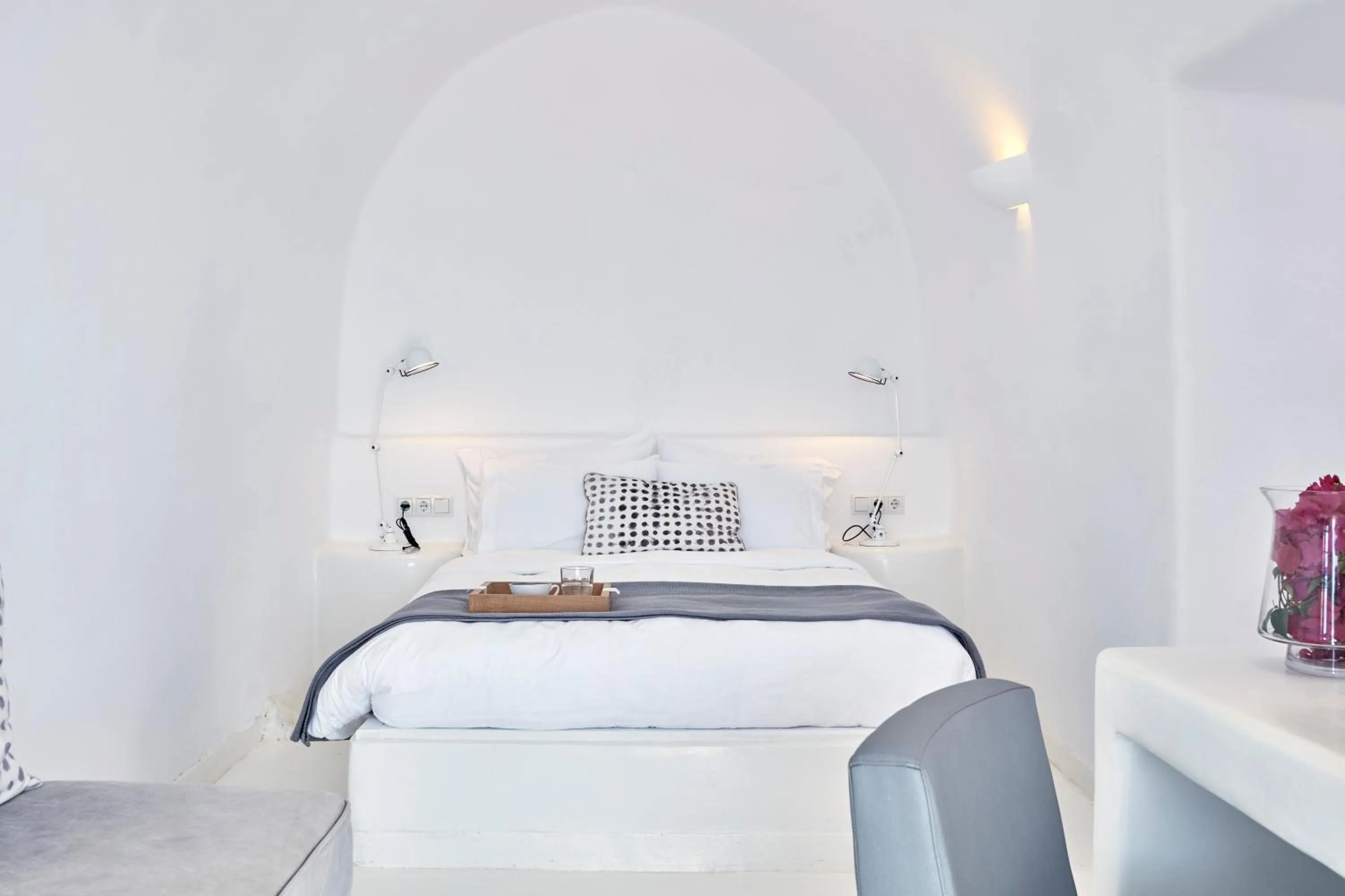 Bedroom, Bed in Cliff Side Suites